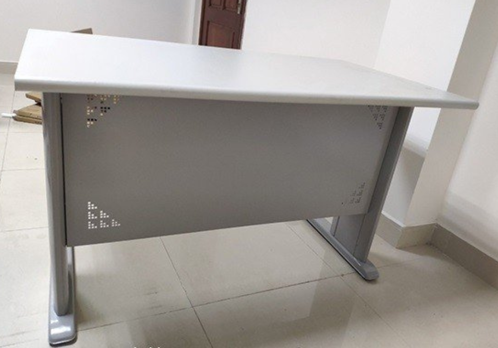 Bàn làm việc chân sắt HU12S